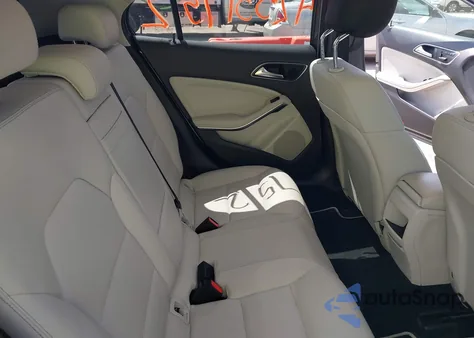 2015 Mercedes-Benz Gla 250 z USA, uszkodzony, nr VIN WDCTG4EB2FJ175454